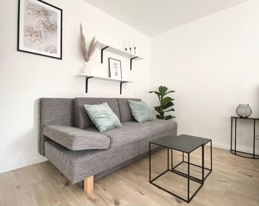 Top-Apartment Mit Parkplatz Und Balkon Reutlingen Bagian luar foto
