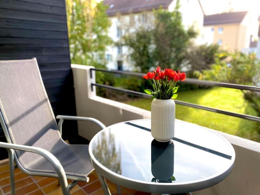 Top-Apartment Mit Parkplatz Und Balkon Reutlingen Bagian luar foto