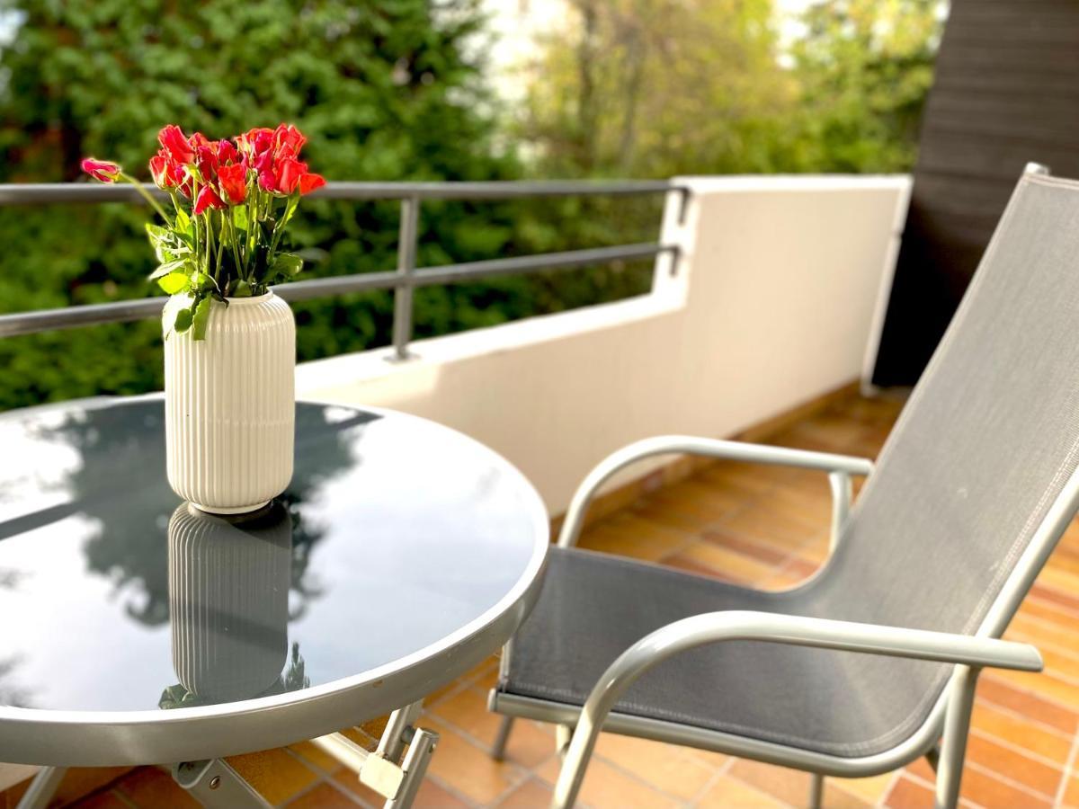 Top-Apartment Mit Parkplatz Und Balkon Reutlingen Bagian luar foto